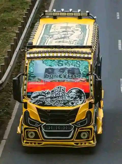 George Ruto’s ‘Money Fest’ Matatu Pays Powerful Tribute to Raila Odinga with New Portrait