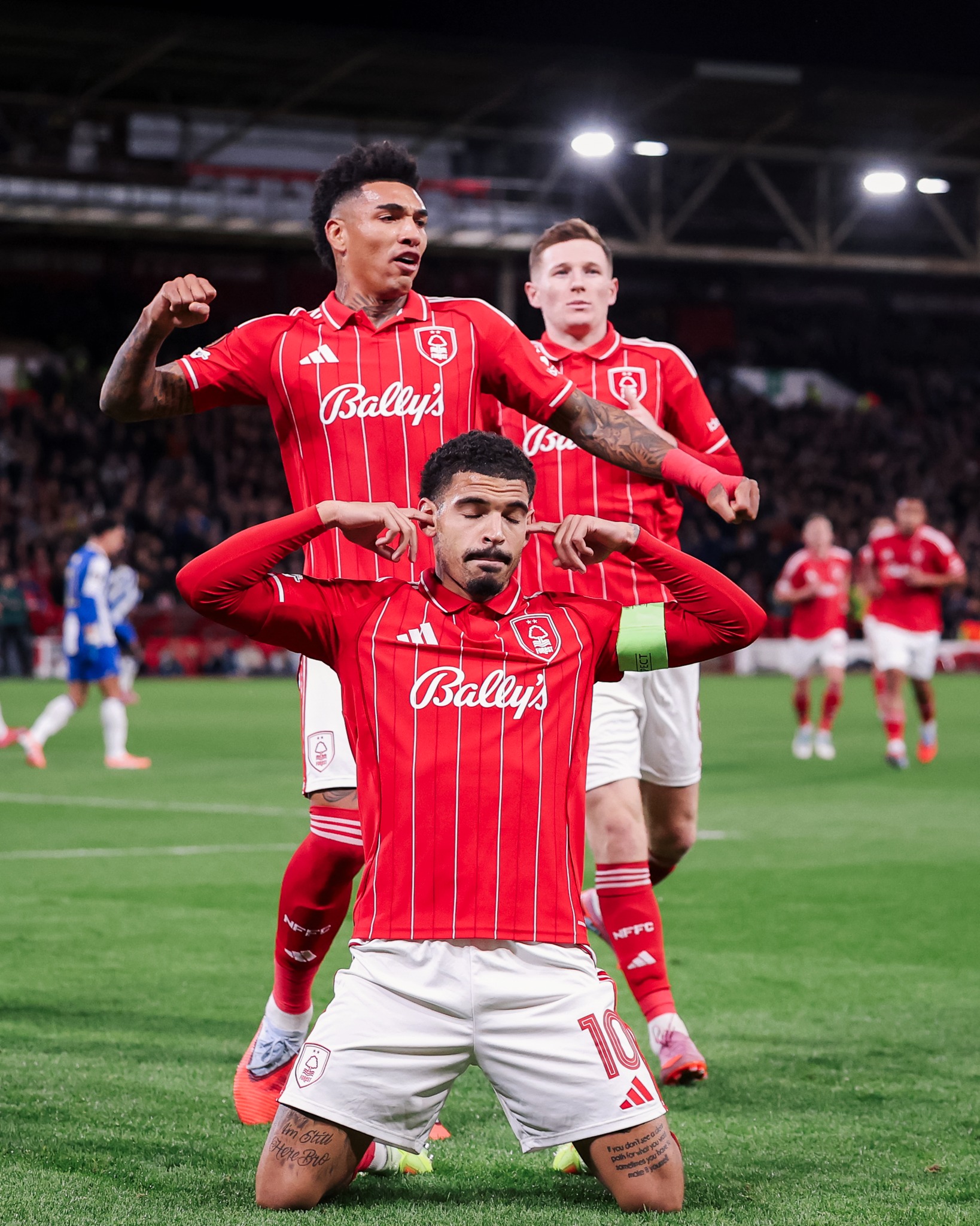 NOTTINGHAM, ENGLAND – OCTOBER 23: Morgan Gibbs-White of Nottingham Forest celebrates scoring his team’s first goal from the penalty spot during the UEFA Europa League 2025/26 League Phase MD3 match between Nottingham Forest FC and FC Porto at City Ground on October 23, 2025 in Nottingham, England. (Photo by Carl Recine/Getty Images)